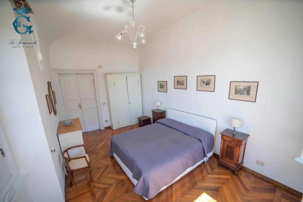 La Spagnuola - Villa Cinquecentesca Sul Mare Con Parco Privato Savona Exterior foto